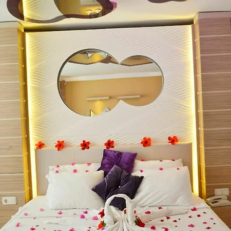 Dora 4* מרמריס