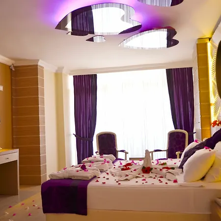 Dora Marmaris
